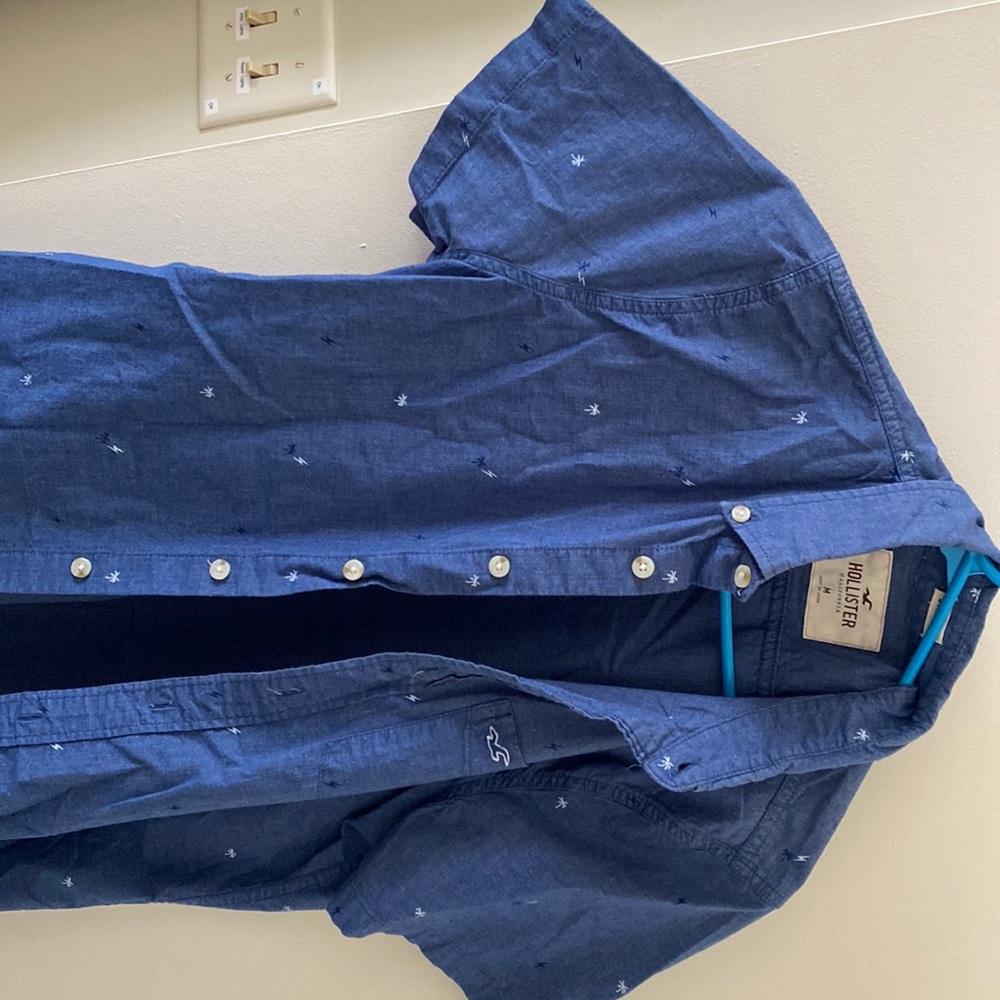Button down blue holister palm tree shirt